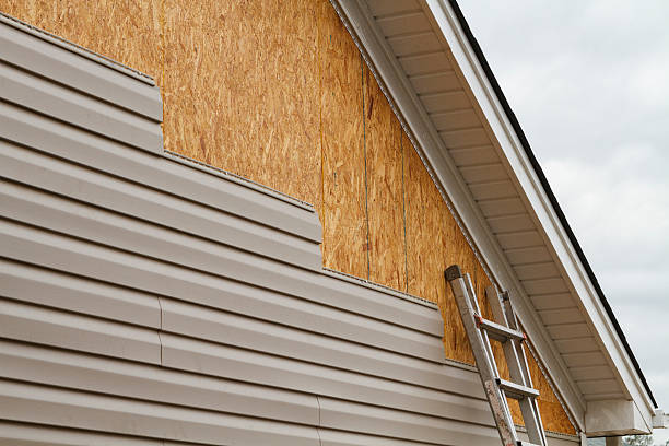 Professional Emergency Siding Repair technician working in Garrett Park, MD